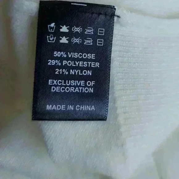 Victoria Harbour Holiday Sweater - Picture 4 of 5